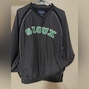 Vintage North Dakota SIOUX Men's Sz Med Black nylon pullover w/ pockets